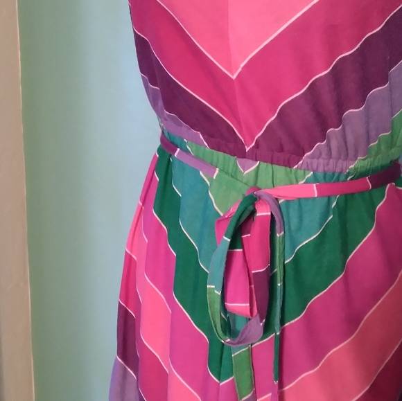 70's inspired chevron dress - Picture 4 of 5